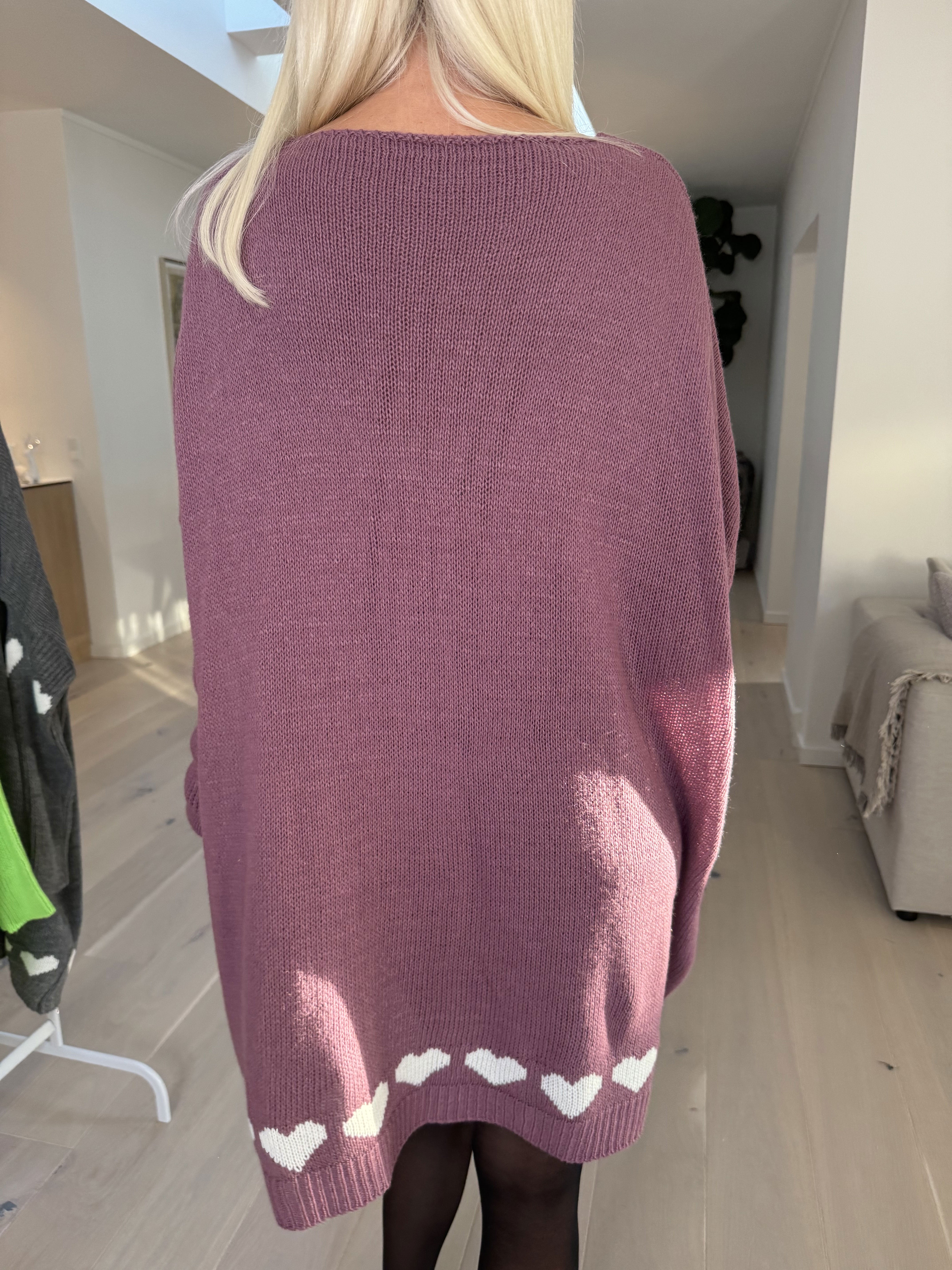 Katerina - Strikkjole med søde hjertedetaljer